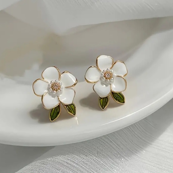 NWOT - Floral Earrings in White Enamel and Cubic Zirconia - Picture 2 of 7
